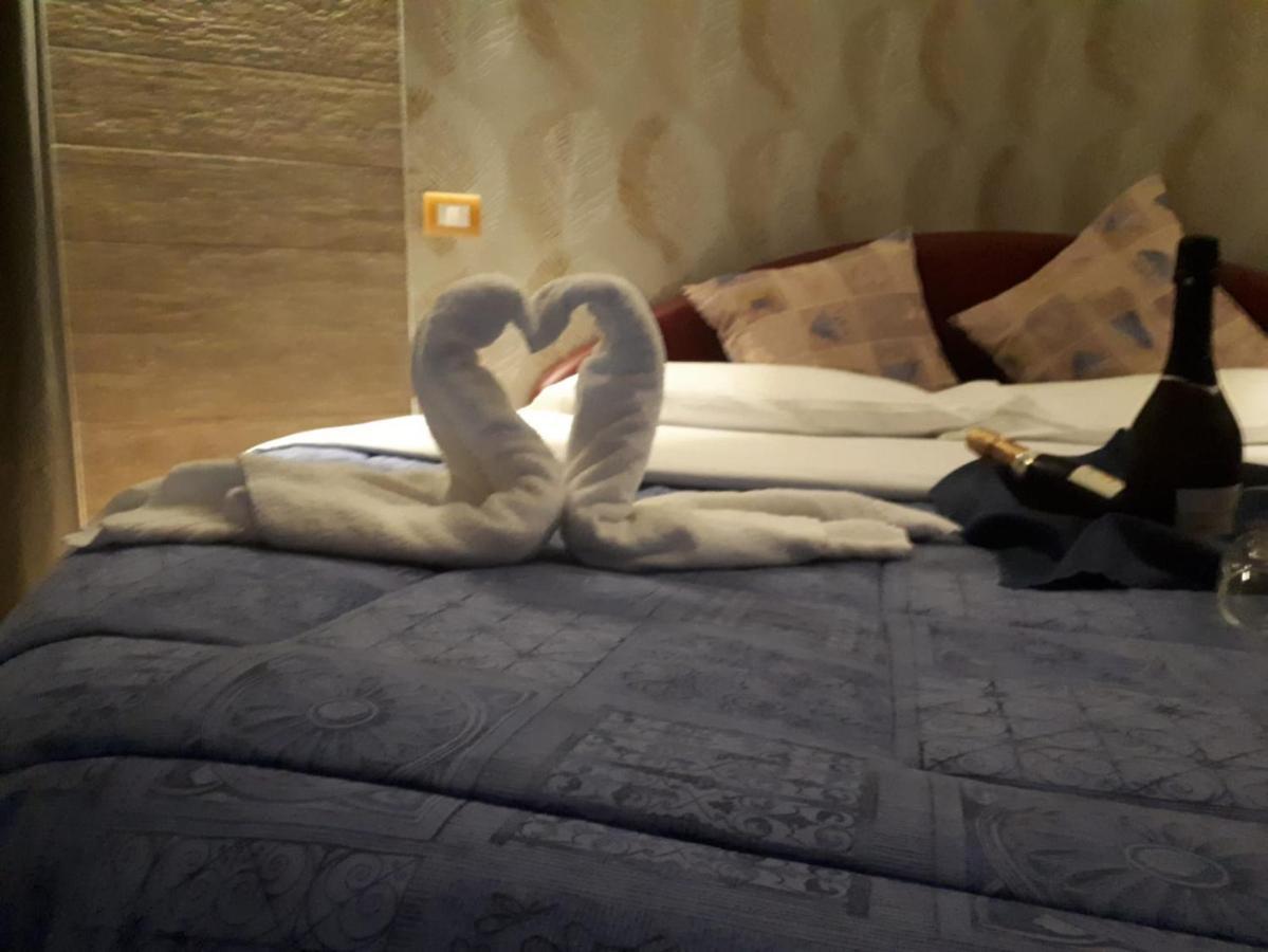 Thaire Resort Castel Volturno Eksteriør billede