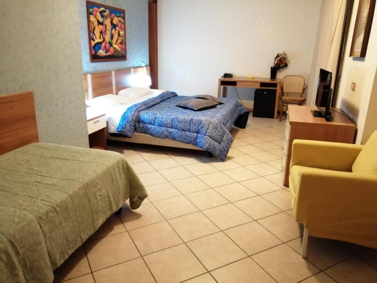 Thaire Resort Castel Volturno Eksteriør billede