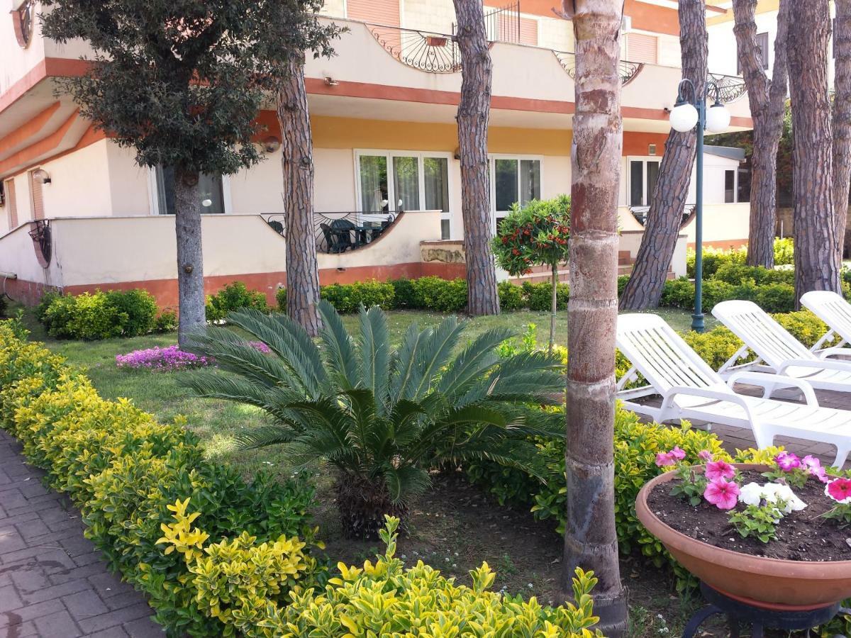 Thaire Resort Castel Volturno Eksteriør billede