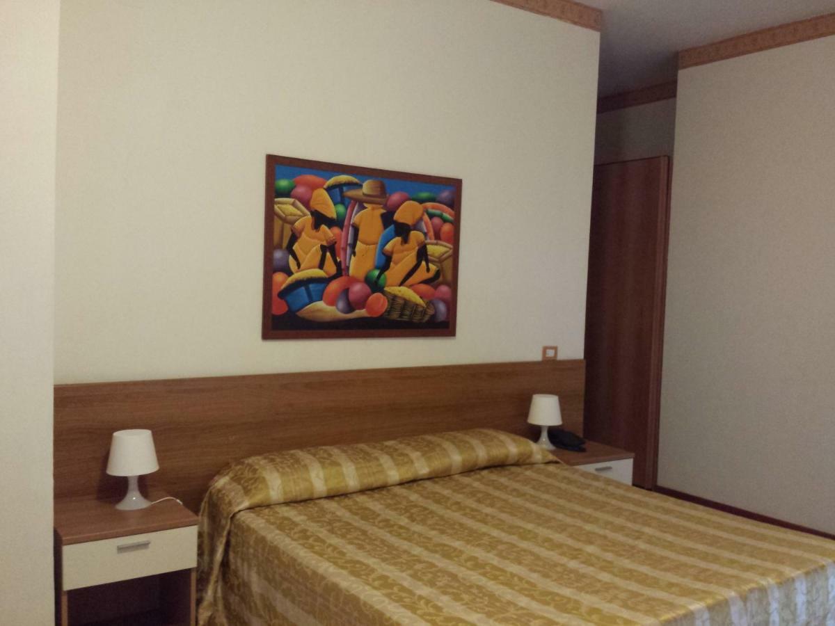 Thaire Resort Castel Volturno Eksteriør billede